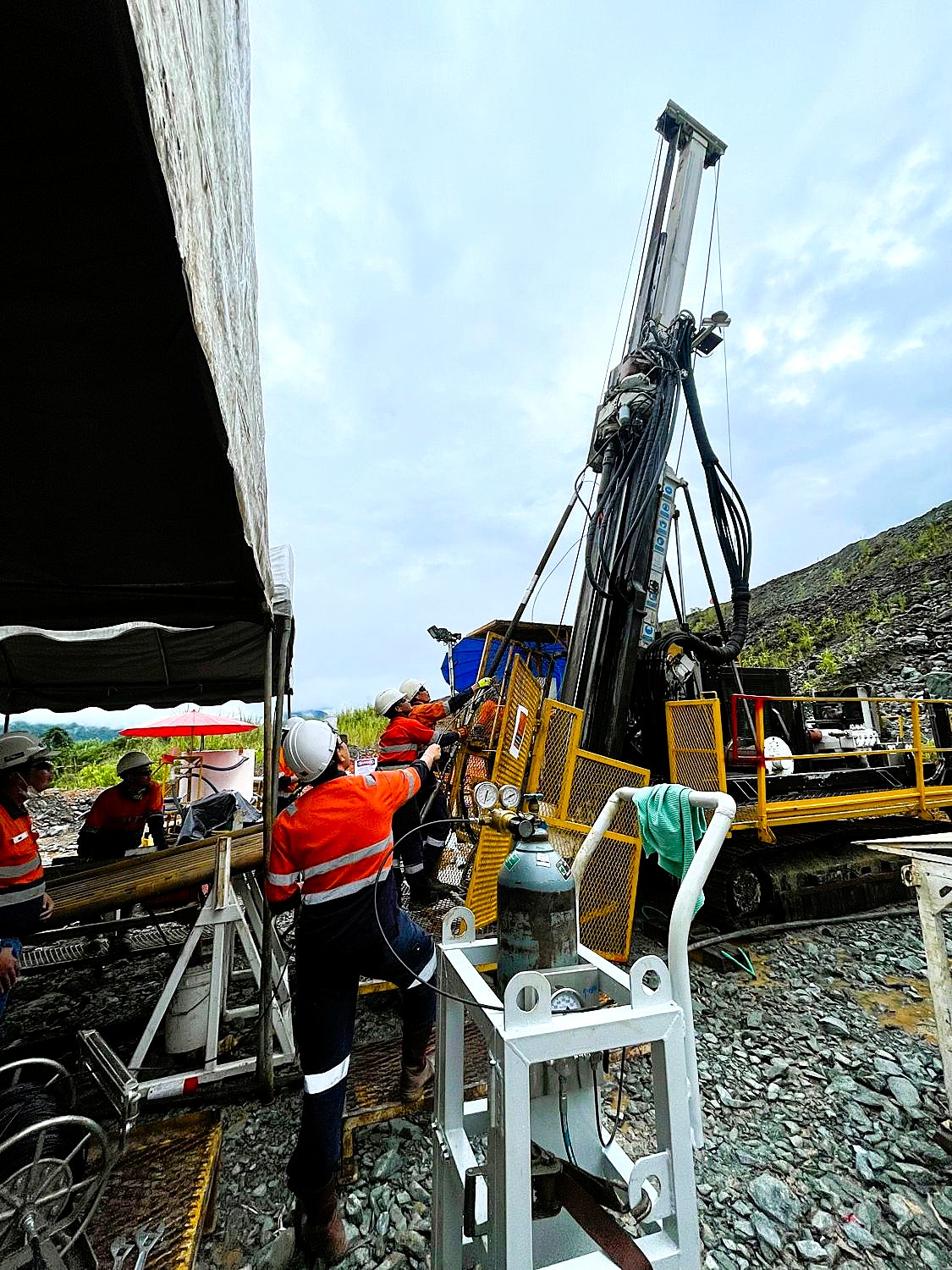 Single packer for geotechnical investigations and standard Lugeon Testing
