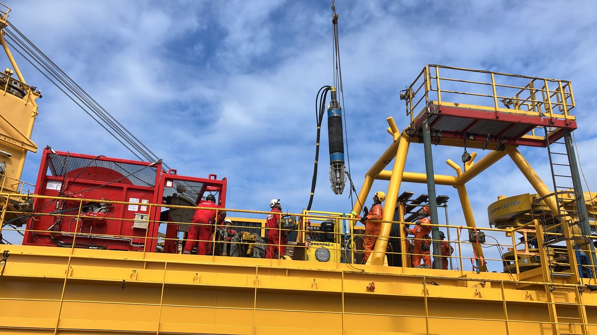 Custom inflatable packer suspended above offshore platform before conductor cutting deployment in the North Sea