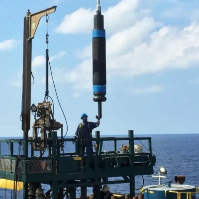 Offshore oil rig packer deployment Offshore oil rig packer deployment